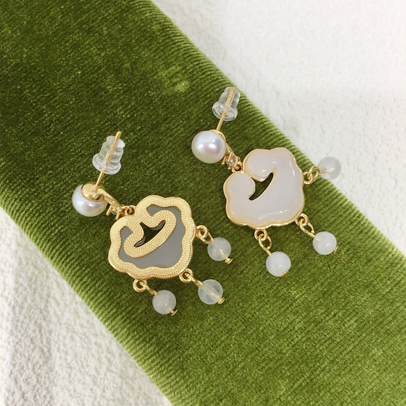 Women's Natural Freshwater Pearl Oblate S925 Sterling Silver Needle Earrings With Long Life Lock Chalcedony Design