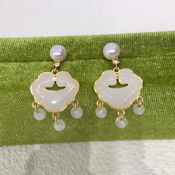 Women's Natural Freshwater Pearl Oblate S925 Sterling Silver Needle Earrings With Long Life Lock Chalcedony Design