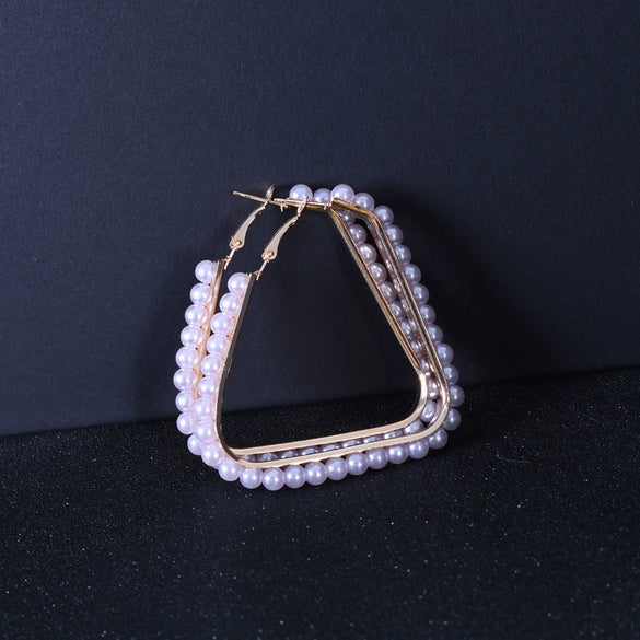 Women's Old Money Style Alloy Pearl Hoop Earrings Geometric Large Circle Electroplated Fashion Earrings