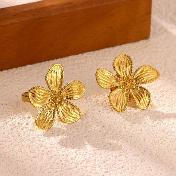 Women's Open Flower Ring In Goldplated Stainless Steel Fivepetal Floral Design With Textured Botanical Style