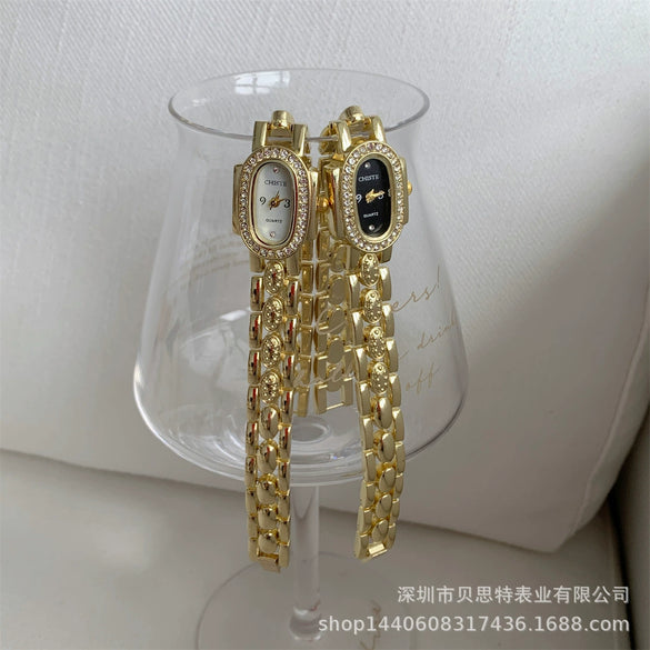 Women's Oval Alloy Bracelet Watch With Diamondencrusted Antique And Fashion Style