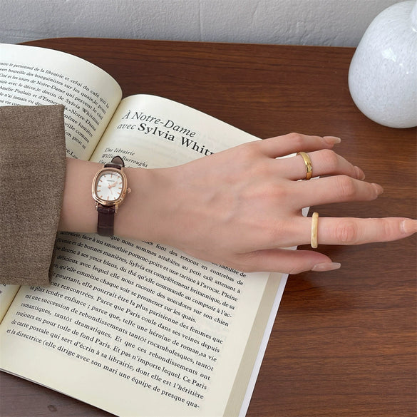 Women's Oval Alloy Case Quartz Watch With Pu Leather Belt And Stainless Steel Horseshoe Buckle Printed Logo Onion Crown Mineral Reinforced Glass Mirror