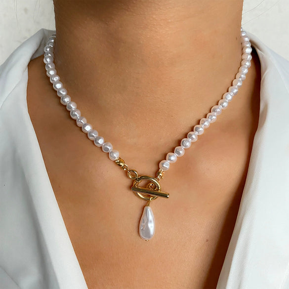 Women's Pearl Necklace With Alloy Love Pendant Geometric Pattern Highend Style