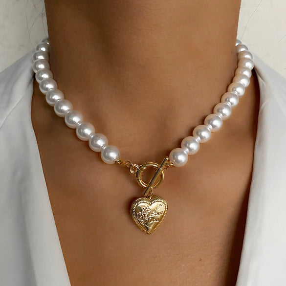 Women's Pearl Necklace With Alloy Love Pendant Geometric Pattern Highend Style