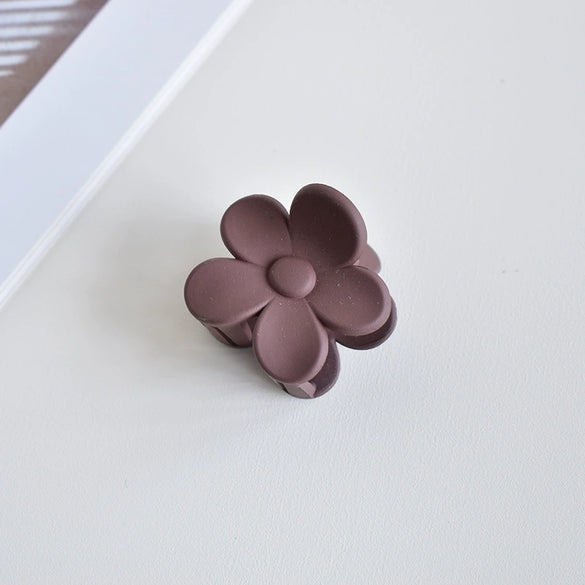 Women's Plastic And Resin Handmade Floral Hair Accessories Flower Grab Clip