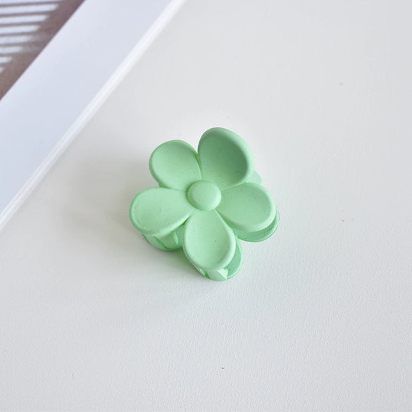 Women's Plastic And Resin Handmade Floral Hair Accessories Flower Grab Clip