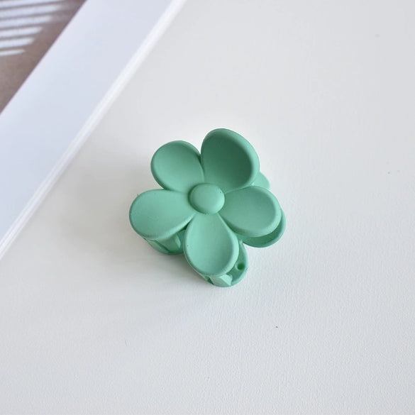 Women's Plastic And Resin Handmade Floral Hair Accessories Flower Grab Clip