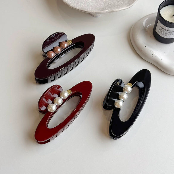 Women's Plastic And Resin Handmade Oval Pearl Grab Clip Geometric Style