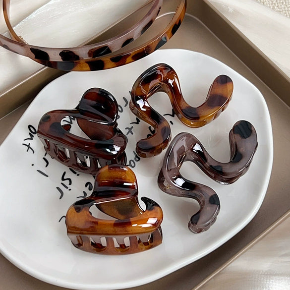 Women's Plastic And Resin Handmade Simple Geometric Hairpin And Shark Clip Hair Accessories