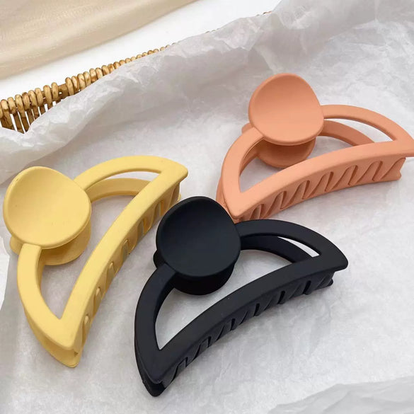 Women's Plastic And Resin Semiround Hollow Shark Hair Grab Clip With Baking Paint Finish