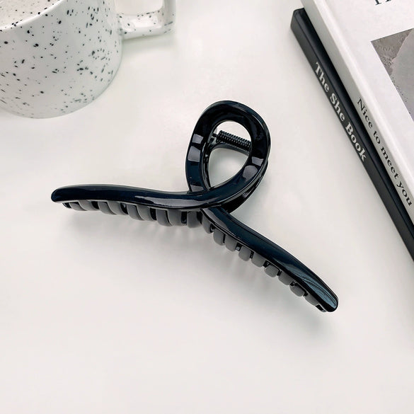 Women's Plastic Resin Handmade Geometric Semicircular Hollow Grab Hair Clip