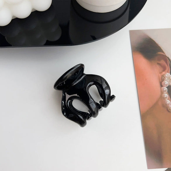 Women's Plastic Resin Handmade Geometric Semicircular Hollow Grab Hair Clip