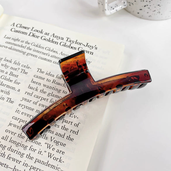 Women's Plastic Resin Handmade Geometric Semicircular Hollow Grab Hair Clip