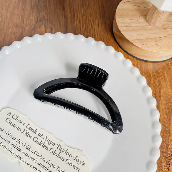 Women's Plastic Resin Handmade Geometric Semicircular Hollow Grab Hair Clip