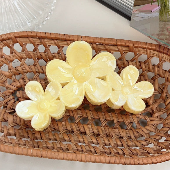 Women's Plastic Resin Handmade Little Fresh Style Plants Flowers Hair Grab Clip