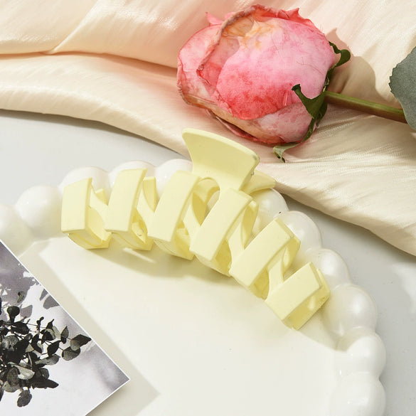 Women's Plastic Resin Shark Clip Handmade Simple Geometric Hairpin