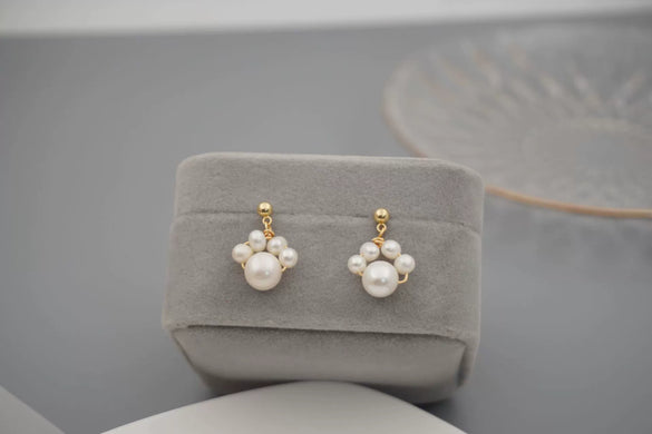 Women's Punk Trendy Slimming Street Fashion Geometric Pearl Cat Claw Earrings With Gold Electroplating