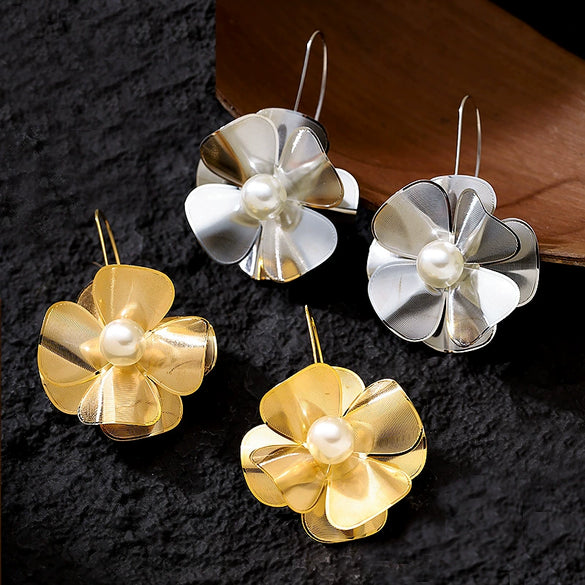 Women's Real Gold Plated Metal Flower Pearl Earrings With Copper Ear Needles Vacation Style Minimalist Fashion Jewelry Wholesale