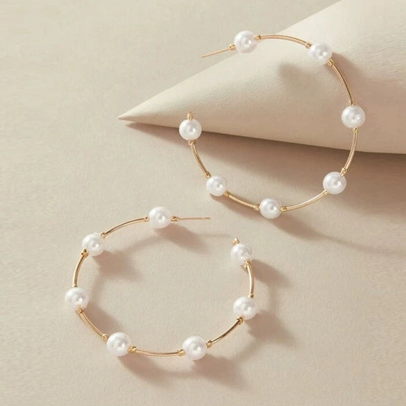 Women's Retro Artificial Pearl Earrings With Simple Letter Pattern And Creative Pendant Design