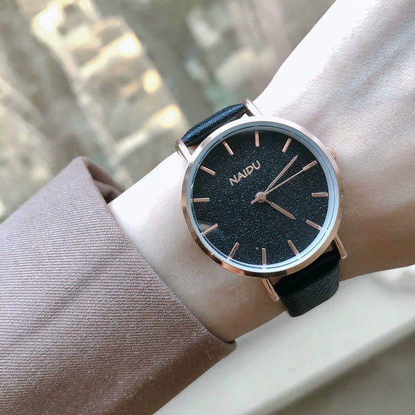 Women's Retro Artistic Leisure Watch With Alloy Case And Stainless Steel Strap And Buckle Round Dial