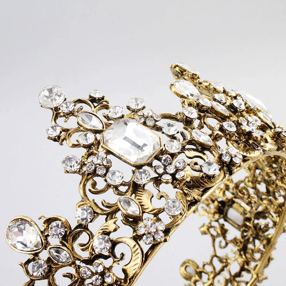 Women's Retro Baroque Round Alloy Crown With Leaf Pattern Electroplated Palace Style Bridal Headwear