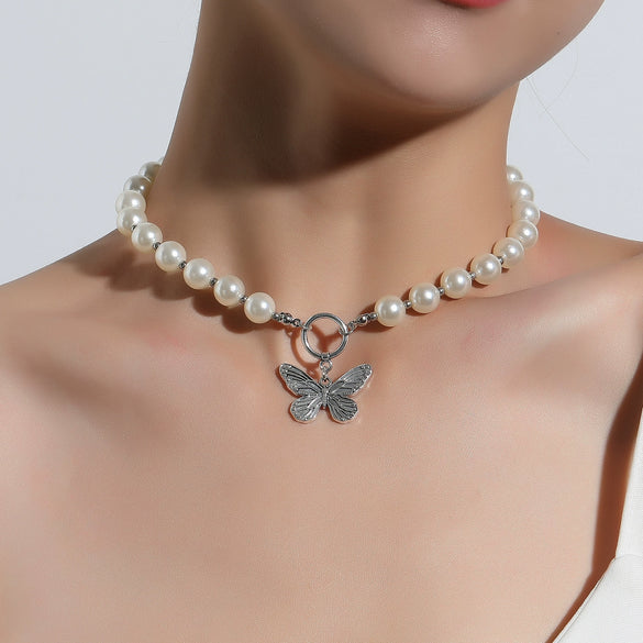Women's Retro Bow Pendant Necklace Electroplated Zinc Alloy Fashion Jewelry With Regular Chain