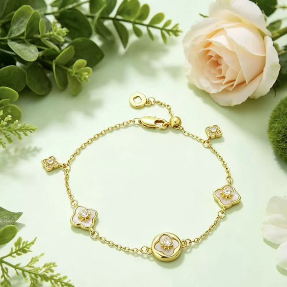 Women's Retro Copper Four Leaf Flower Bracelet With Diamond Encrusted Floral Design And Electroplated Exquisite Fashion Style