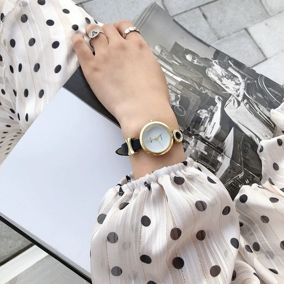 Women's Retro Digital Quartz Watch With Imitation Leather Strap And Alloy Case In Round Dial Shape