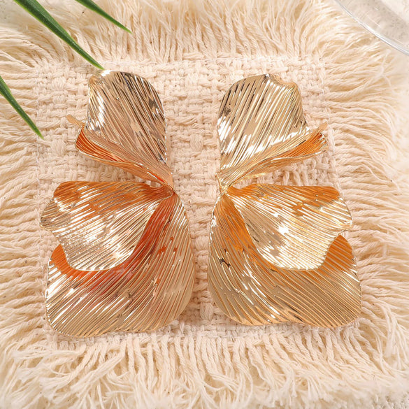 Women's Retro Electroplated Alloy Flower And Leaf Earrings With Stainless Steel Posts Exaggerated Layered Botanical Design