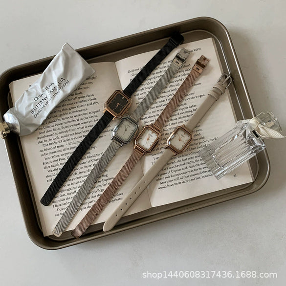 Women's Retro Elegant Quartz Watch Alloy Case Ordinary Glass Mirror Rectangular Style