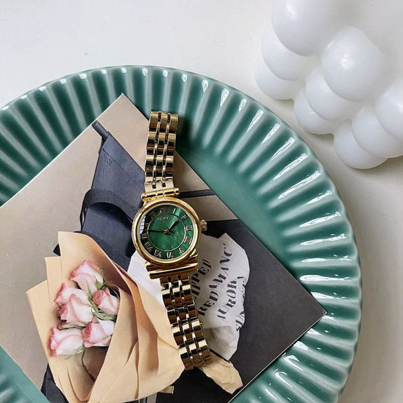 Women's Retro Fritillaria Face Alloy And Steel Belt Quartz Bracelet Watch Leisure Style Green Dial Ordinary Glass Mirror