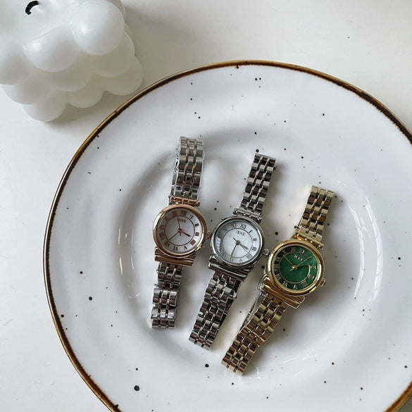 Women's Retro Fritillaria Face Alloy And Steel Belt Quartz Bracelet Watch Leisure Style Green Dial Ordinary Glass Mirror