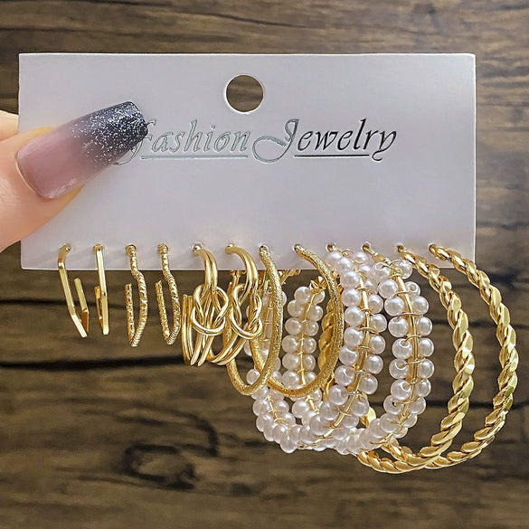 Women's Retro Geometric Alloy Pearl Earrings Set With Electroplating