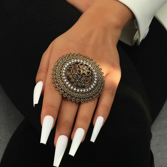 Women's Retro Geometric Alloy Statement Ring With Round Cutout Design And Electroplated Finish