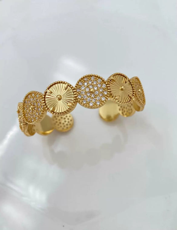 Women's Retro Geometric Cshaped Metal 18K Gold Plated Circle Pattern Bracelet