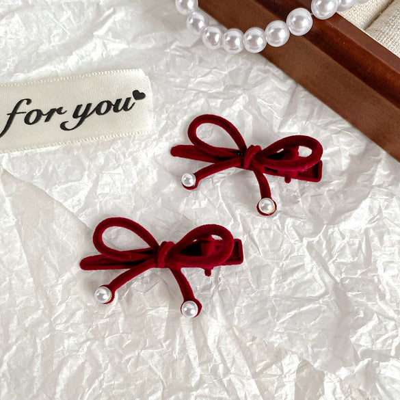 Women's Retro Geometric Flocking Velvet Pearl Bow Handmade Hairpin Hair Accessory