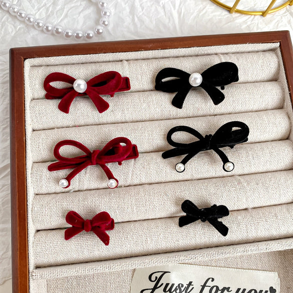 Women's Retro Geometric Flocking Velvet Pearl Bow Handmade Hairpin Hair Accessory