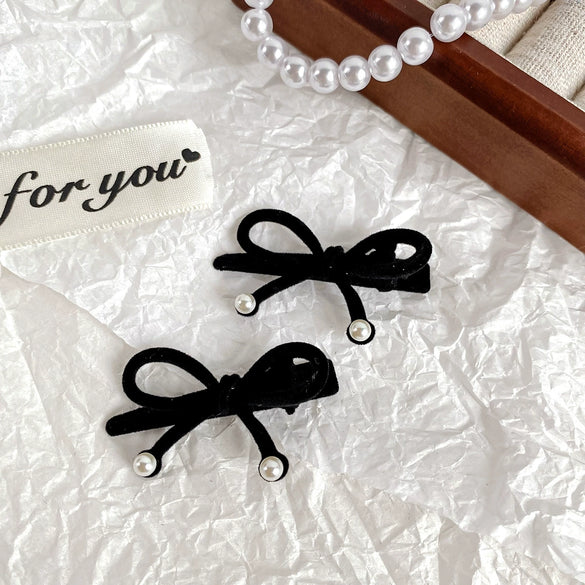 Women's Retro Geometric Flocking Velvet Pearl Bow Handmade Hairpin Hair Accessory