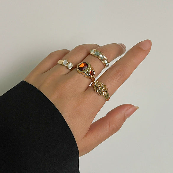 Women's Retro Geometric Hollow Diamond Alloy Rhinestone Electroplated Ring Set