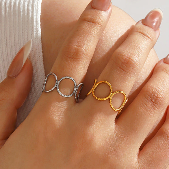 Women's Retro Geometric Open Ring In Electroplated Stainless Steel With Linear Round Design