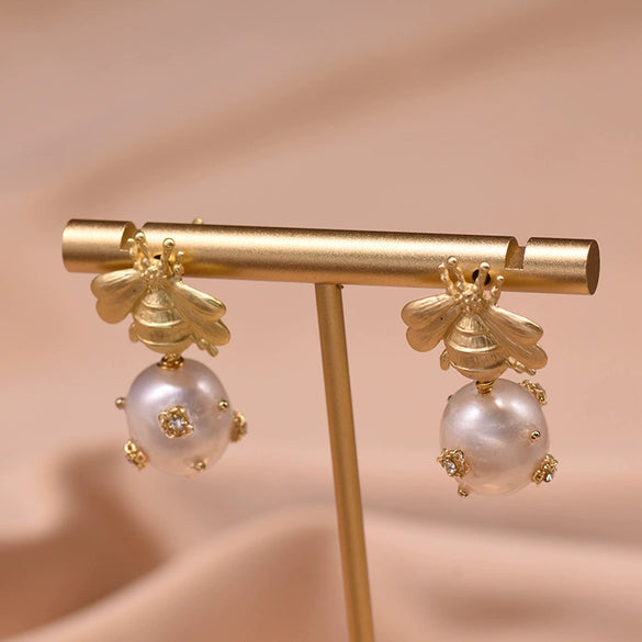 Women's Retro Geometric Pearl Earrings With Silver Needle Handmade Electroplated Insect Design Jewelry