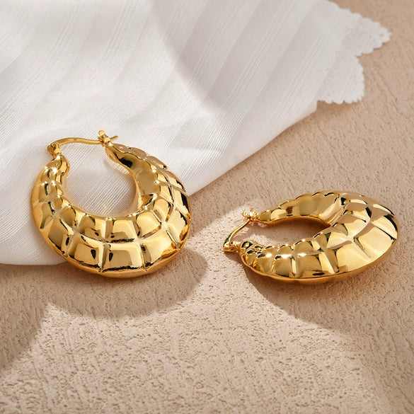 Women's Retro Geometric Plaid Metal Statement Earrings With Electroplated Finish Fashion Jewelry Accessories
