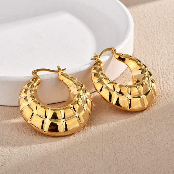 Women's Retro Geometric Plaid Metal Statement Earrings With Electroplated Finish Fashion Jewelry Accessories