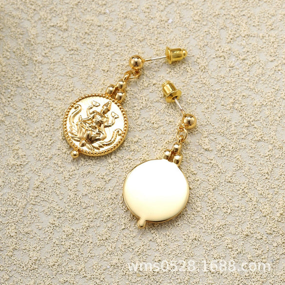 Women's Retro Geometric Relief Goldplated Copper Earrings With Electroplated Finish