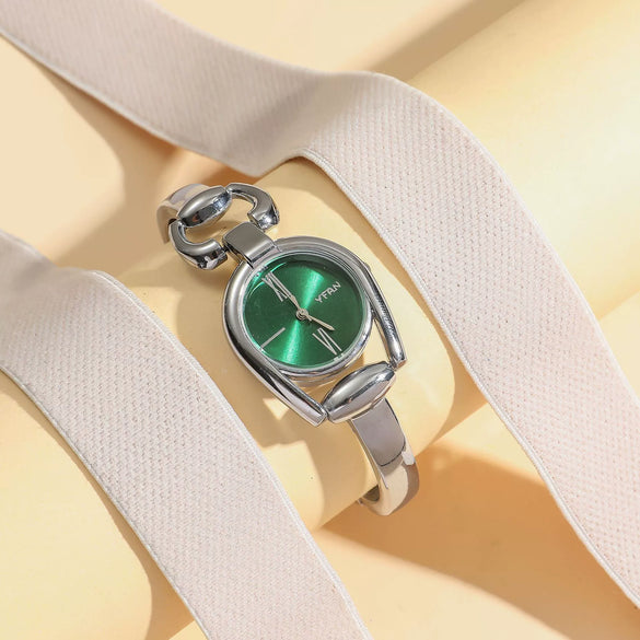 Women's Retro Leisure Alloy Case Stainless Steel Band Round Dial Quartz Watch With Roman Scale And Aurora Hollow Design