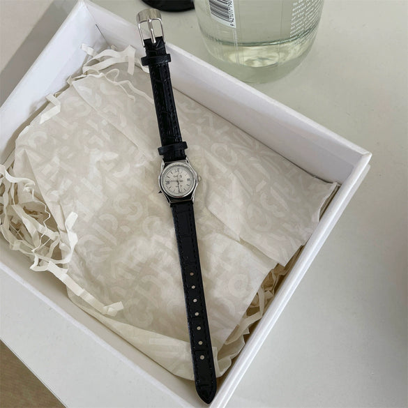 Women's Retro Leisure Metal Case Genuine Leather Strap Round Dial Quartz Watch