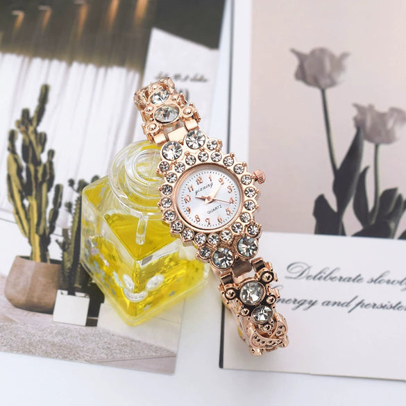 Women's Retro Leisure Quartz Watch Alloy Strap Round Dial