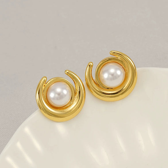 Women's Retro Light Luxury Halfmoon Pearl Titanium Steel Electroplated Earrings