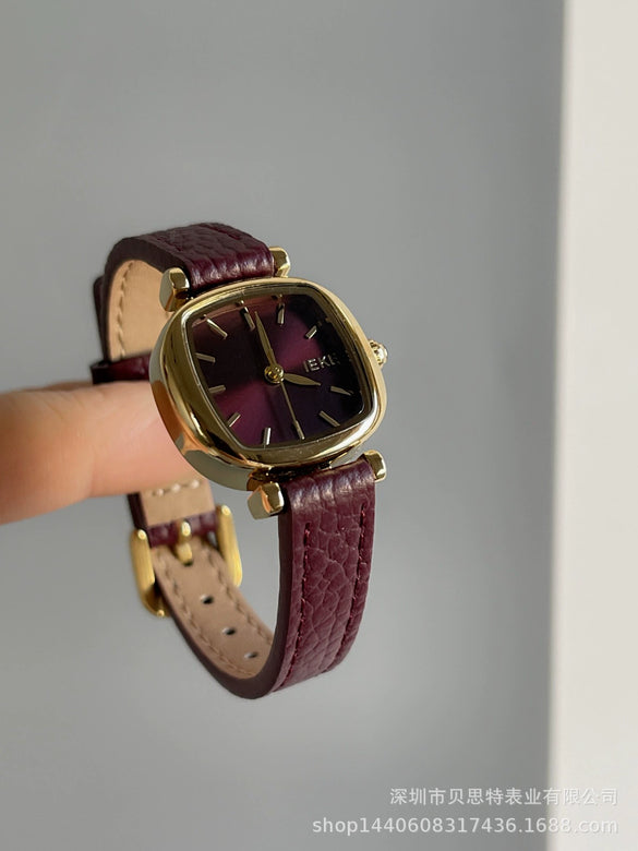 Women's Retro Medieval Style Metal And Leather Watch With Round Dial Pin Buckle And Gold Buckle Material