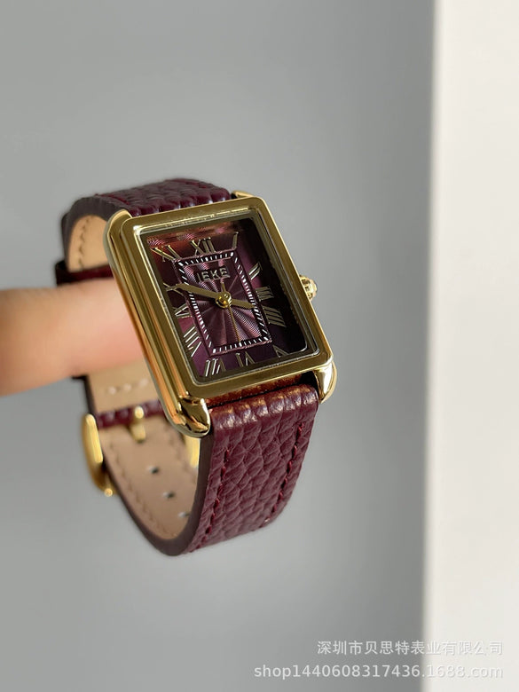 Women's Retro Medieval Style Metal And Leather Watch With Round Dial Pin Buckle And Gold Buckle Material